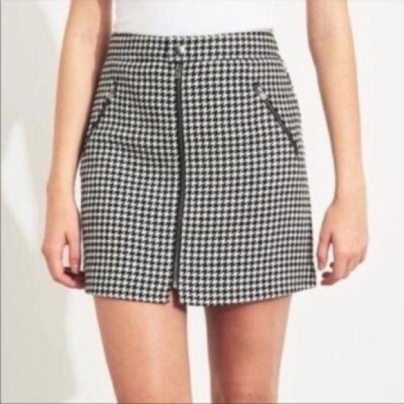 Hollister Dresses & Skirts - Hollister Black and White Mini Skirt